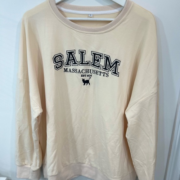 Salem Massachusetts Cream oversized graphic Sweatshirt -NEW - Picture 1 of 6